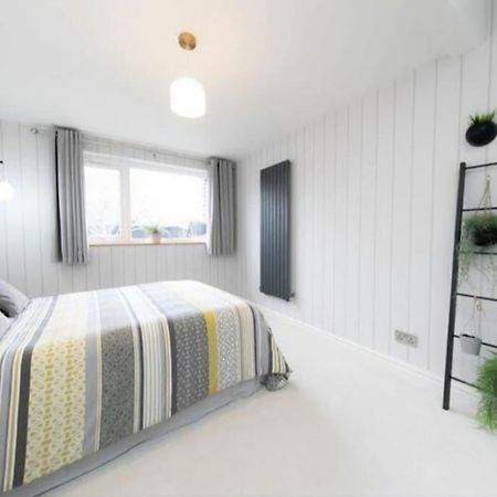 Recently Refurbished Home. Poulton-le-Fylde Eksteriør bilde