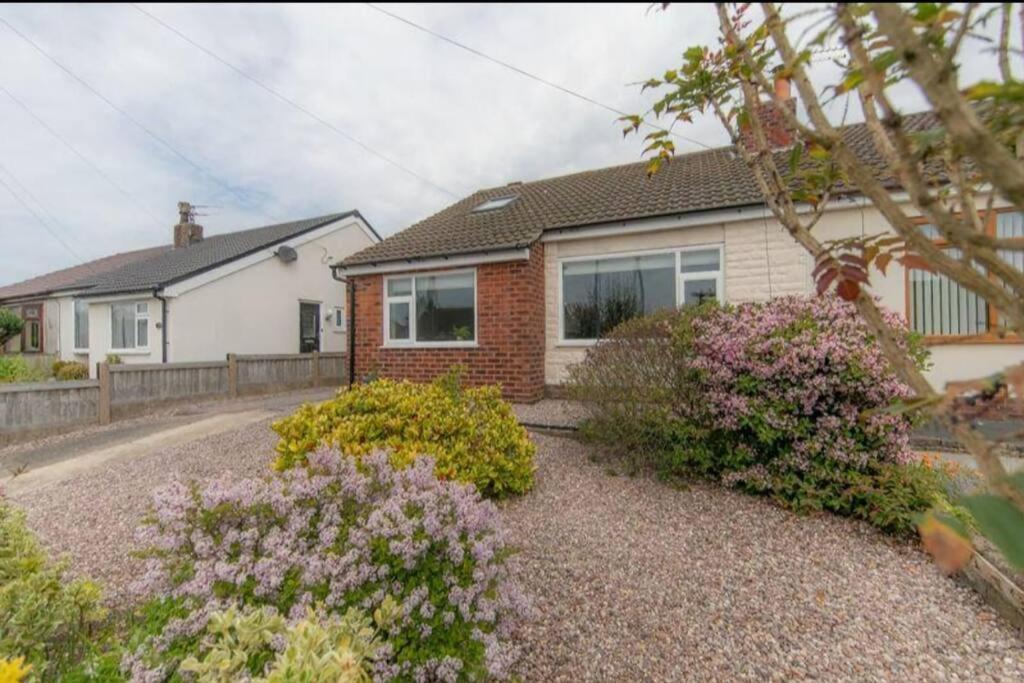 Recently Refurbished Home. Poulton-le-Fylde Eksteriør bilde
